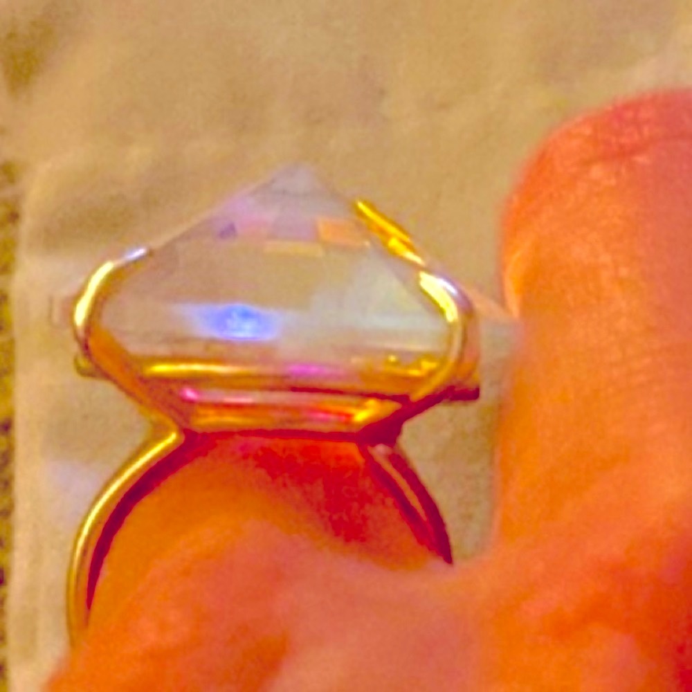 Kendra Scott Jolie Breathtaking.                Gold Dichroic Cocktail Ring
Sz 6 - Picture 3 of 8